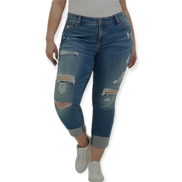 𝅺torrid Vintage Stretch Cropped Boyfriend Jeans - Picture 1 of 11